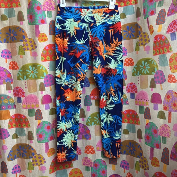 LuLaroe Palm Trees Leggings. OS - Picture 1 of 7